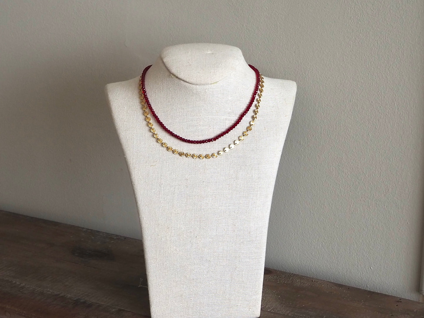 Collar Doble Bolitas granates