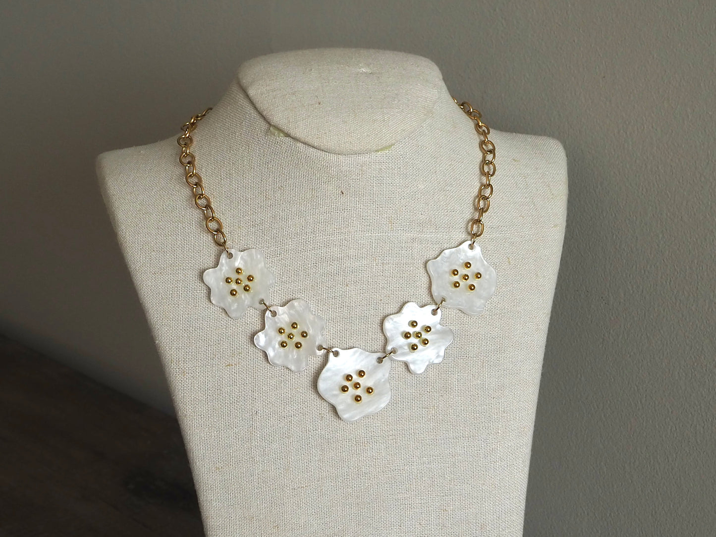 Collar Resina Blanca